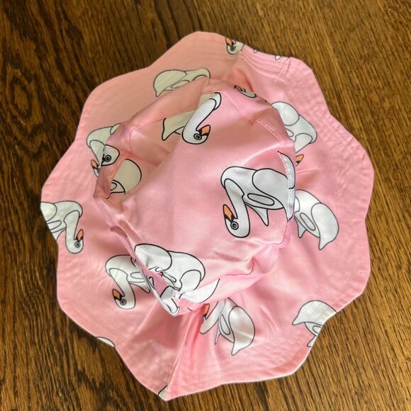 New with tags Monica + Andy Swan Sun Bucket Hat - UPF 50 - L (1-8 y) - Picture 3 of 8